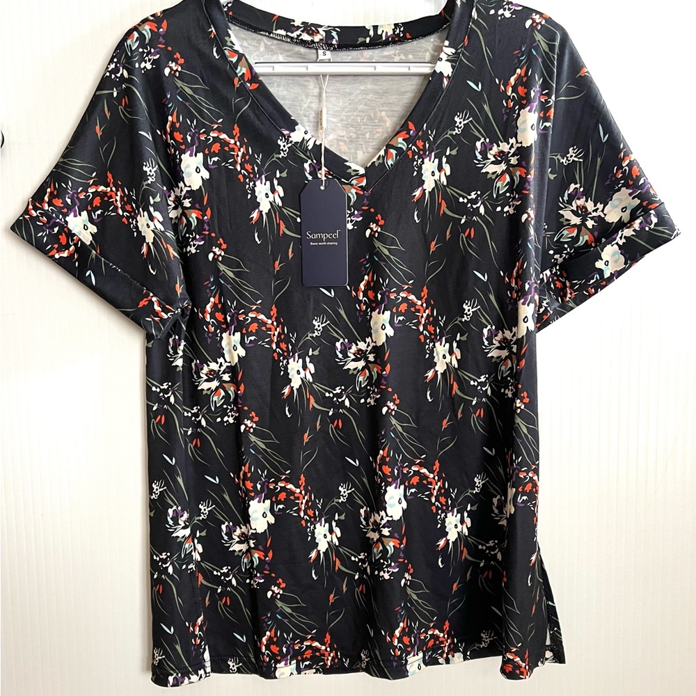 Sampeel Womens Short Sleeve V-Neck Tee Small Navy Floral Split Side Hem NWT